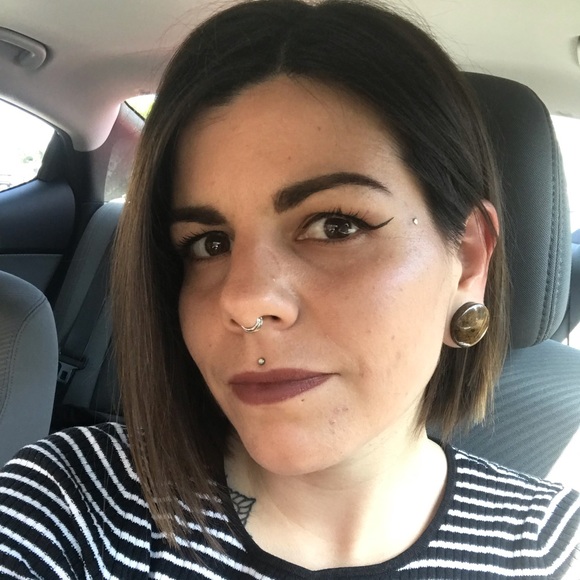 Meet your Posher, Jennifer - Picture 1 of 1